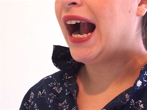 how to keep tongue in place.